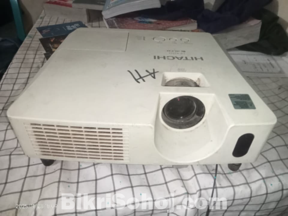 Hitachi cp x 25 projector